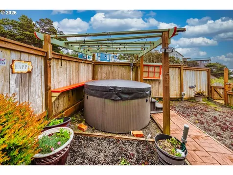 1170 NW 8th Court Lincoln City OR 97367