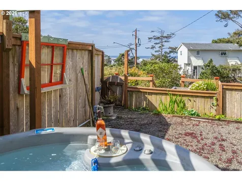 1170 NW 8th Court Lincoln City OR 97367