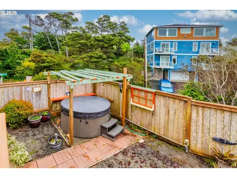 1170 NW 8th Court Lincoln City OR 97367