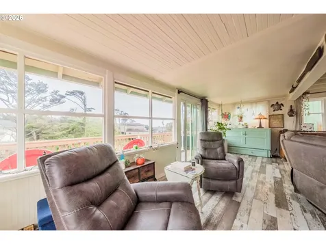 1170 NW 8th Court Lincoln City OR 97367