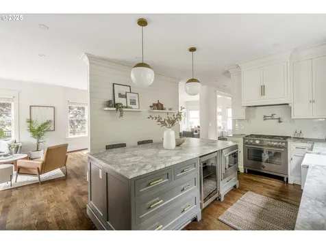 2136 NE 9th Avenue Portland OR 97212