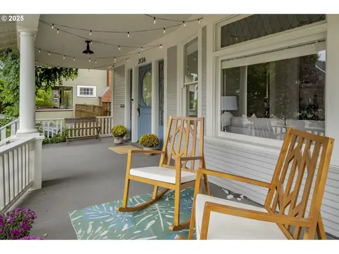 2136 NE 9th Avenue Portland OR 97212