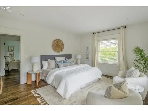 2136 NE 9th Avenue Portland OR 97212
