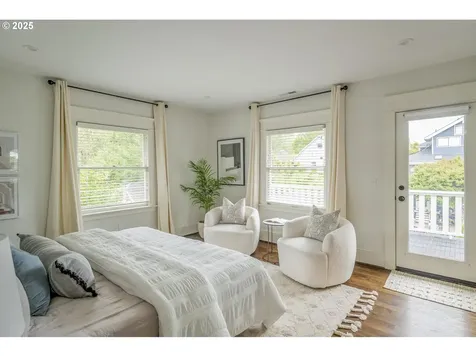 2136 NE 9th Avenue Portland OR 97212