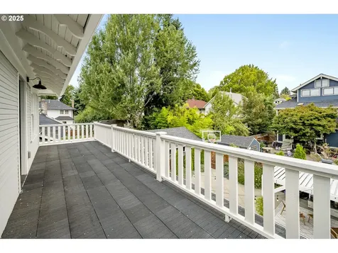 2136 NE 9th Avenue Portland OR 97212