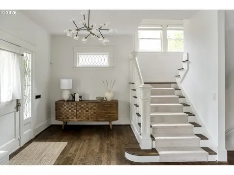 2136 NE 9th Avenue Portland OR 97212