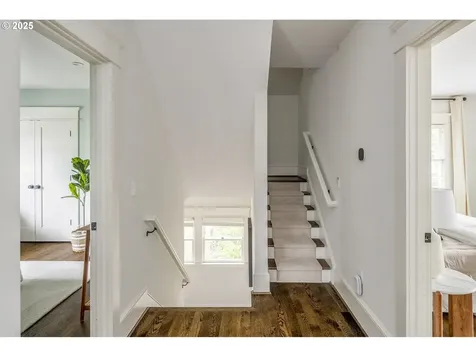 2136 NE 9th Avenue Portland OR 97212