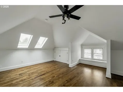 2136 NE 9th Avenue Portland OR 97212