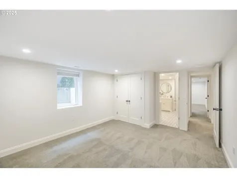 2136 NE 9th Avenue Portland OR 97212