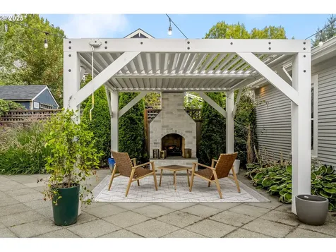 2136 NE 9th Avenue Portland OR 97212
