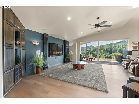 5996 Hayhurst Road Yoncalla OR 97499