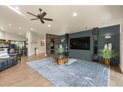 5996 Hayhurst Road Yoncalla OR 97499