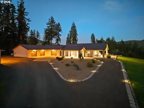 5996 Hayhurst Road Yoncalla OR 97499