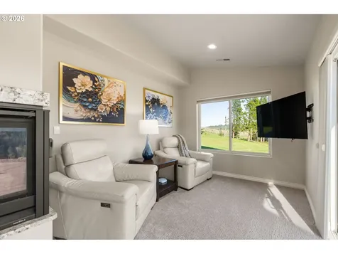 5996 Hayhurst Road Yoncalla OR 97499