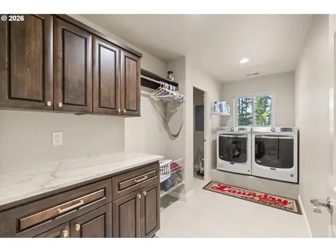 5996 Hayhurst Road Yoncalla OR 97499