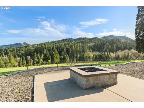 5996 Hayhurst Road Yoncalla OR 97499