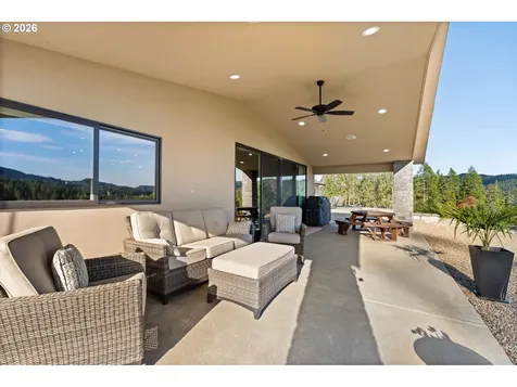 5996 Hayhurst Road Yoncalla OR 97499