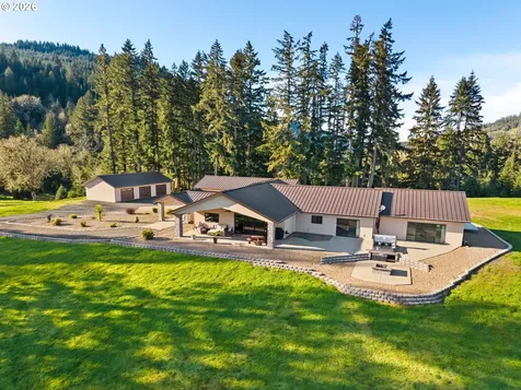 5996 Hayhurst Road Yoncalla OR 97499