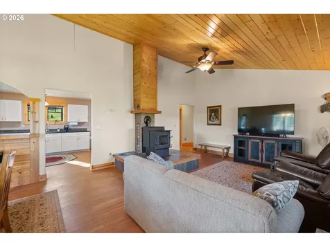 5996 Hayhurst Road Yoncalla OR 97499