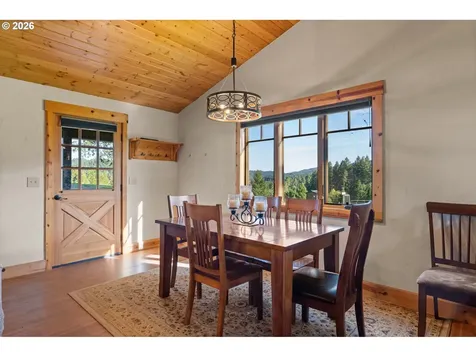 5996 Hayhurst Road Yoncalla OR 97499