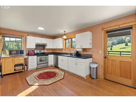5996 Hayhurst Road Yoncalla OR 97499