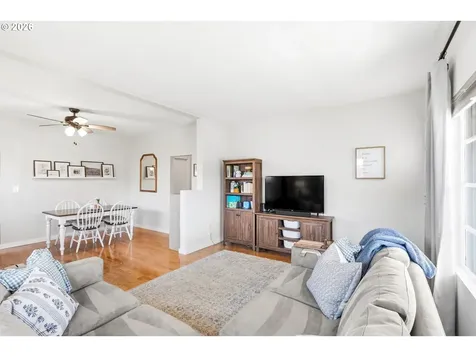 423 S 1st Street Silverton OR 97381