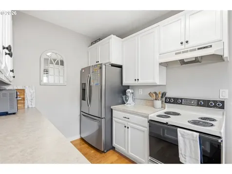 423 S 1st Street Silverton OR 97381