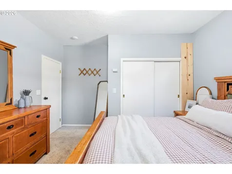 423 S 1st Street Silverton OR 97381