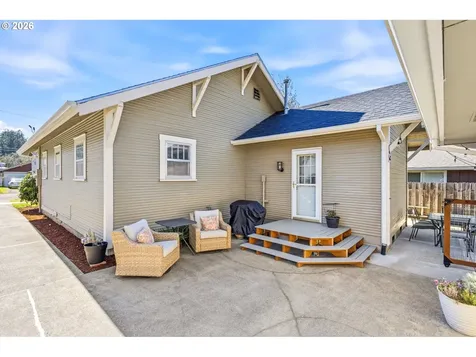 423 S 1st Street Silverton OR 97381