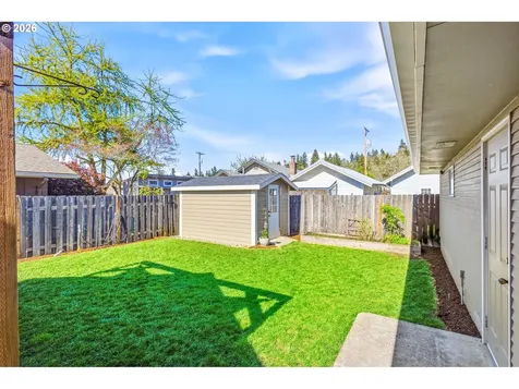 423 S 1st Street Silverton OR 97381