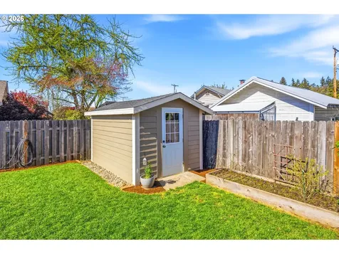 423 S 1st Street Silverton OR 97381