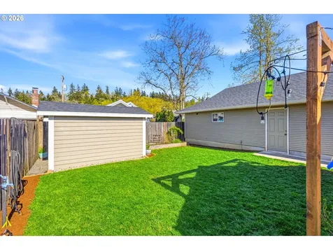 423 S 1st Street Silverton OR 97381