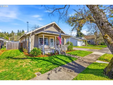 423 S 1st Street Silverton OR 97381