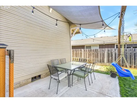 423 S 1st Street Silverton OR 97381