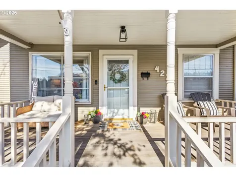 423 S 1st Street Silverton OR 97381