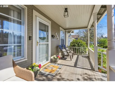 423 S 1st Street Silverton OR 97381