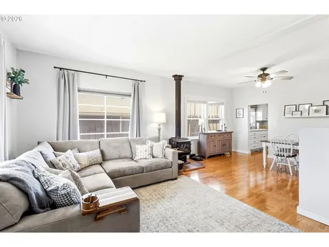 423 S 1st Street Silverton OR 97381
