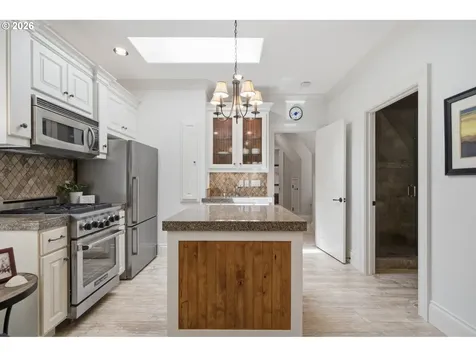 1093 Chandler Road Lake Oswego OR 97034