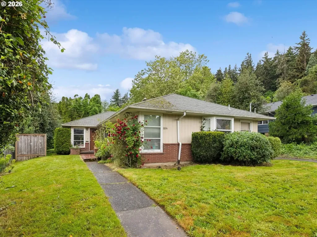 2251 SE 70th Avenue Portland OR 97215