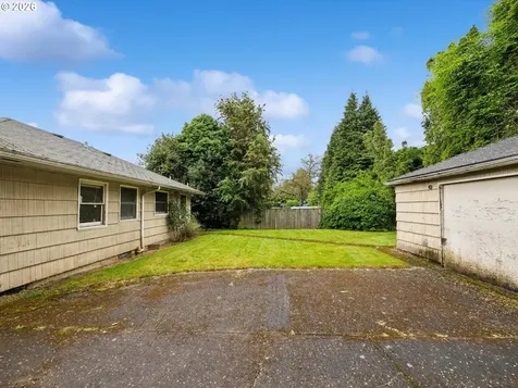 2251 SE 70th Avenue Portland OR 97215