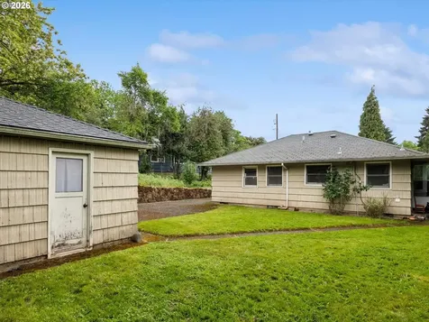 2251 SE 70th Avenue Portland OR 97215