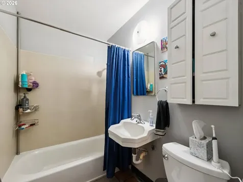 2251 SE 70th Avenue Portland OR 97215