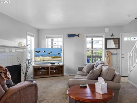 833 10th Avenue Seaside OR 97138