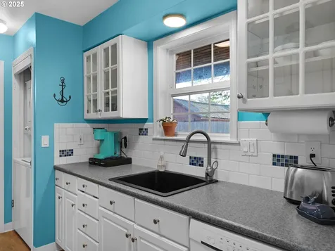 833 10th Avenue Seaside OR 97138