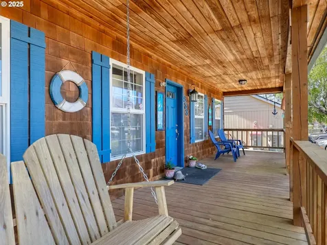 833 10th Avenue Seaside OR 97138