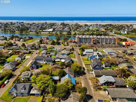 833 10th Avenue Seaside OR 97138