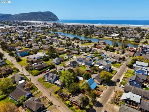 833 10th Avenue Seaside OR 97138