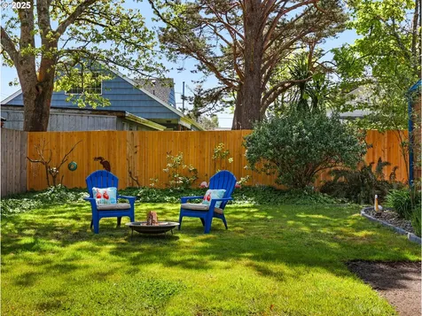 833 10th Avenue Seaside OR 97138