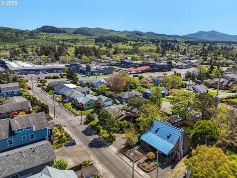 833 10th Avenue Seaside OR 97138