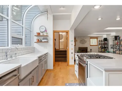 3873 Vine Maple Street Eugene OR 97405